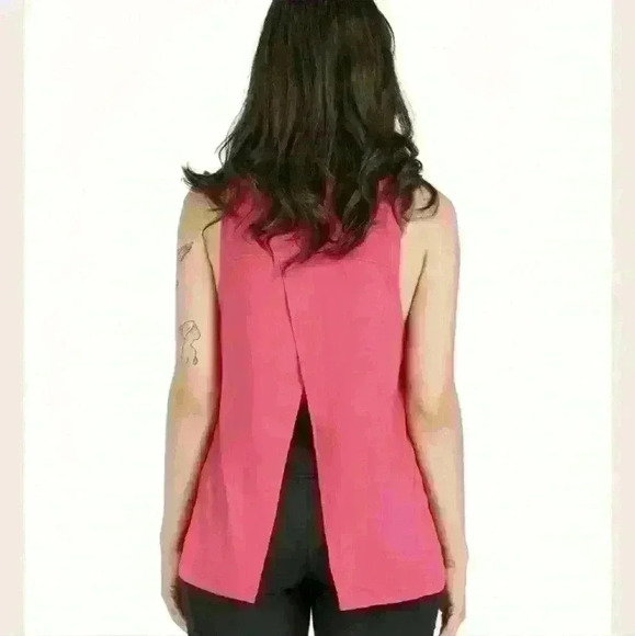 CORY VINES | Women's Pink Flowy Slit Back Athletic Tank Top - Picture 5 of 5